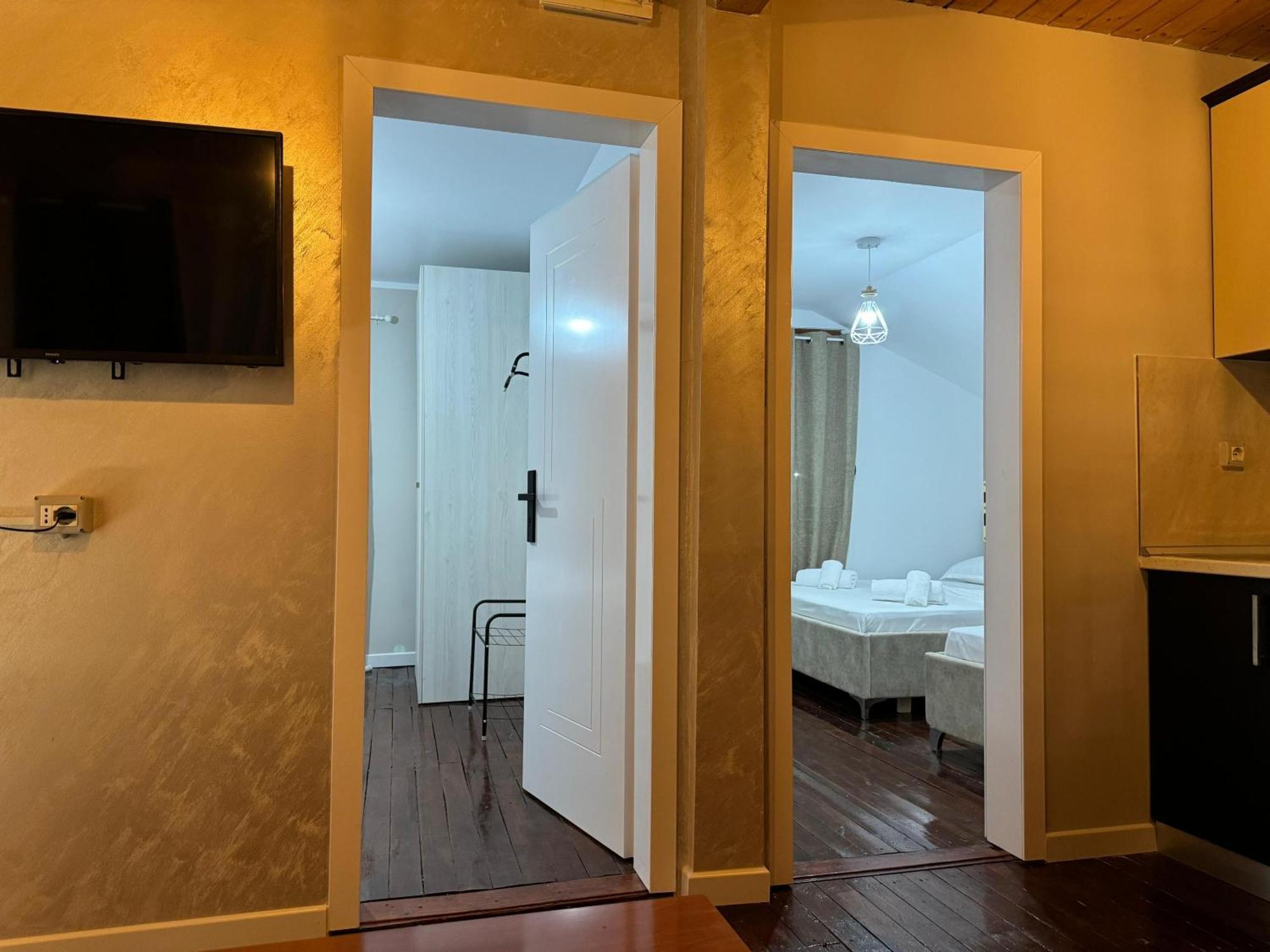Mone Luxury * Wlora